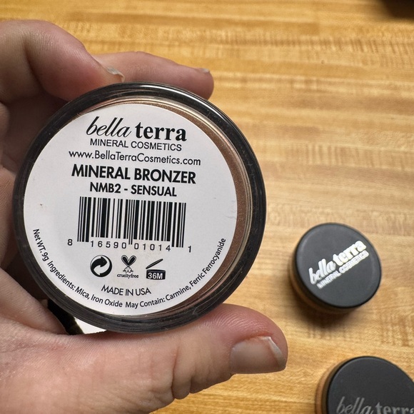 Bella Terra Mineral Makeup - Picture 3 of 8